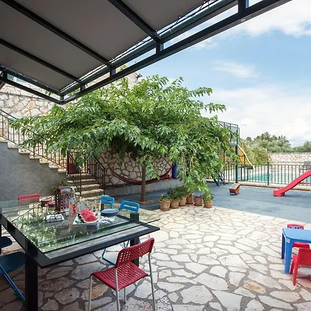 Yiarios Villa *
