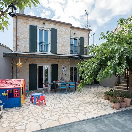 Yiarios Villa