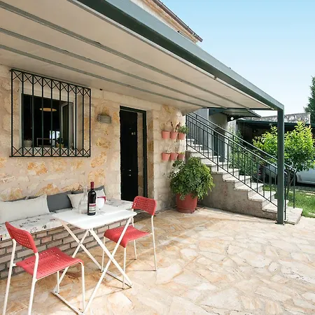 Villa Yiarios *